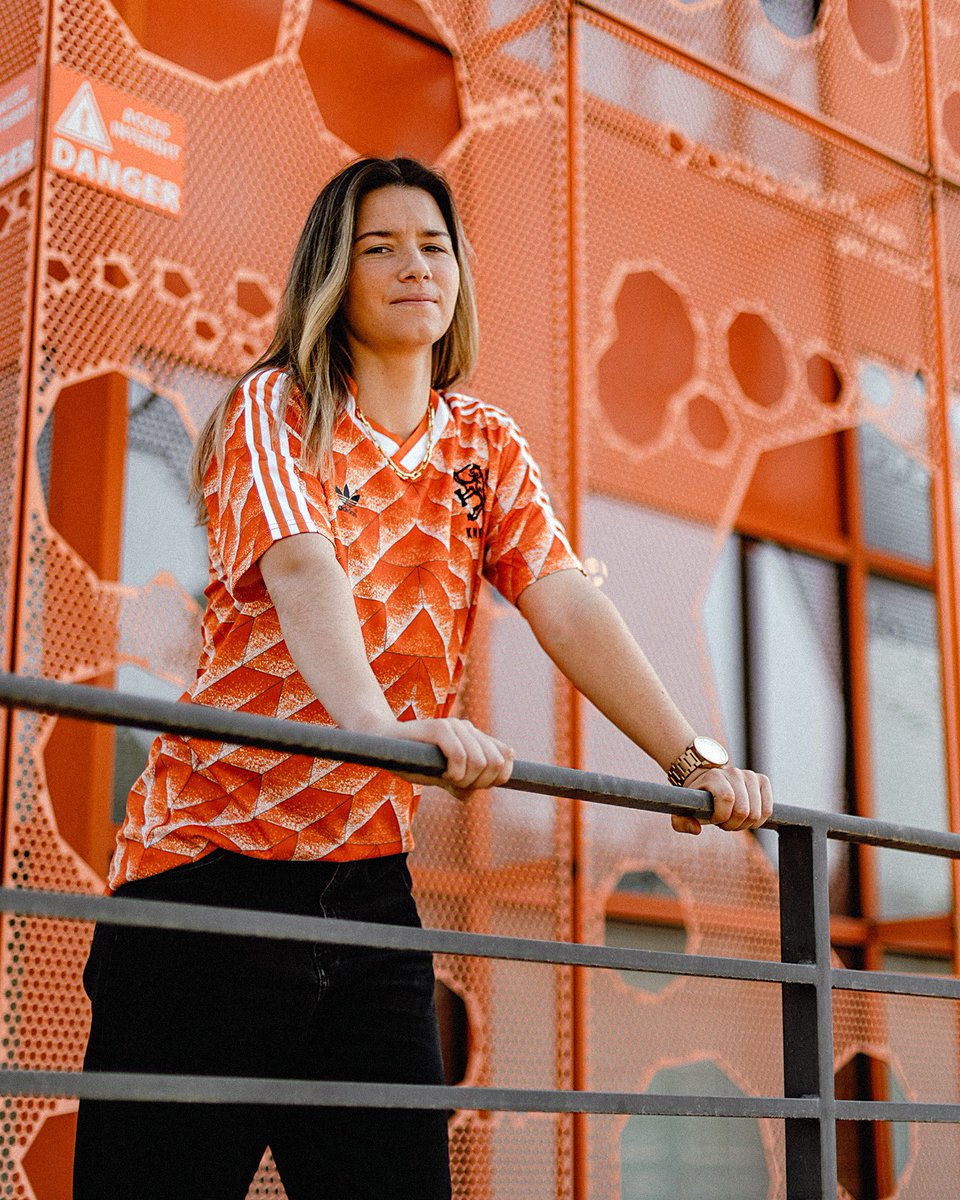 damarisegu's tweet photo. Ik ben Nederlandse.
Vroeger, nu en – nog belangrijker – in de toekomst. 🇳🇱🦁 #oranjeleeuwinnen @oranjevrouwen https://t.co/s1xOgcxHg6