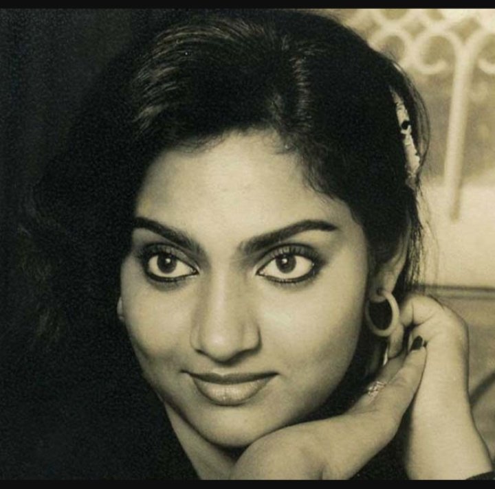 TamilaninCinema's tweet photo. Angelic Isn't it ? #mathavi ! https://t.co/OVpuIsDu7z