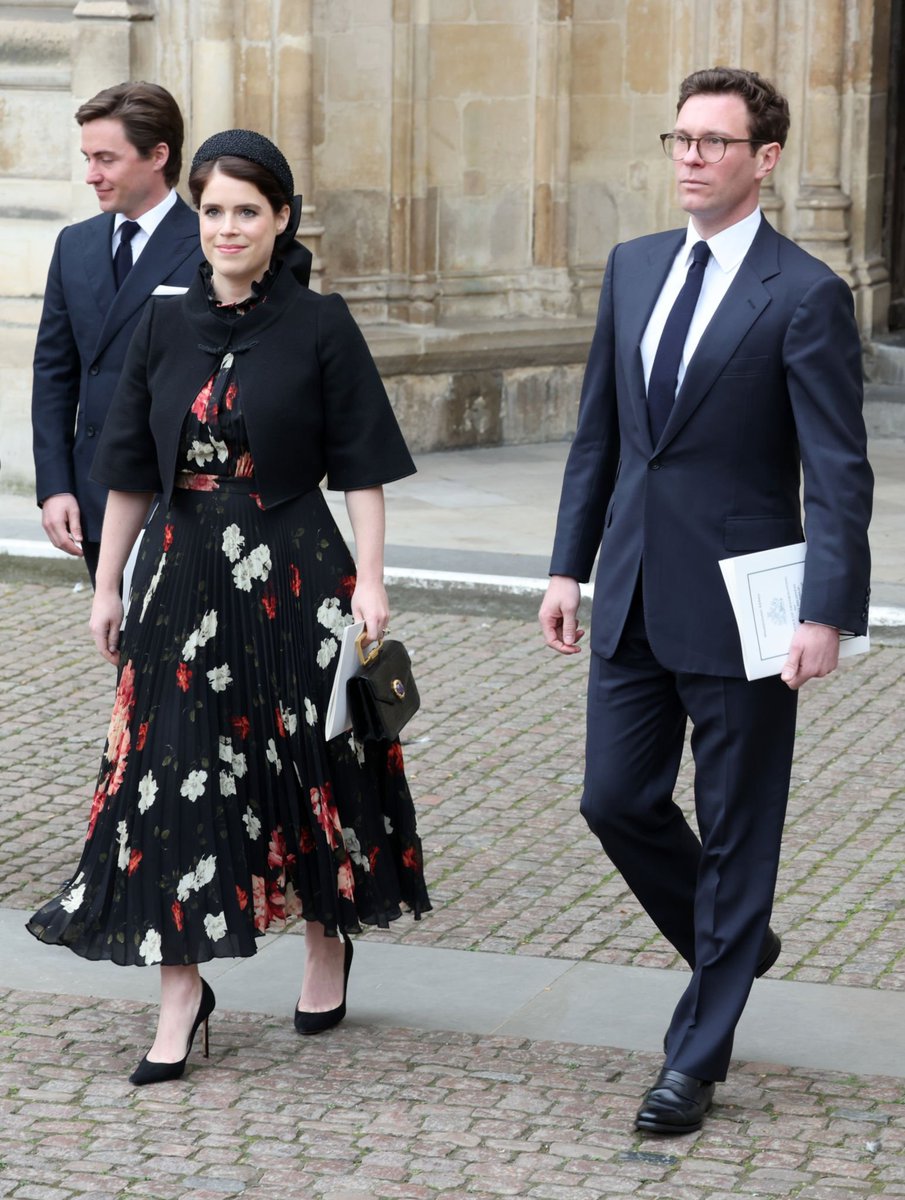 SourceEugenie's tweet photo. 📸 Princess Eugenie and her husband at the Memorial Service for The Duke Of Edinburgh at Westminster Abbey today https://t.co/4keeAG1pgM