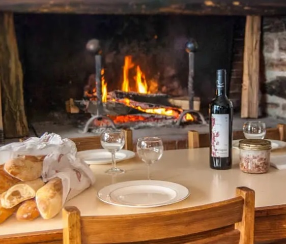 NesteBarousse's tweet photo. 🥘Bonne nouvelle pour les gourmands :
Le restaurant "Le Refuge" de la station reste ouvert les midis, tous les week-end ! 
En pleine montagne, avant ou après une belle balade, dégustez et savourez une cuisine pyrénéenne authentique
☎️Réservez au 06 56 89 76 78 https://t.co/GzdeMZFZTZ