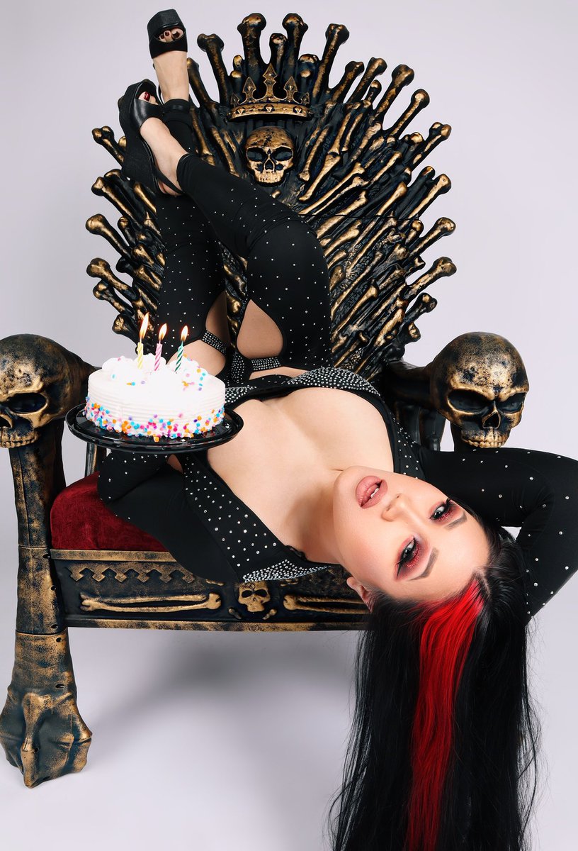 HellBentVixen's tweet photo. Having a Hellbent Birthday! ❤️‍🔥🎂 https://t.co/Z7HlfZOjB5