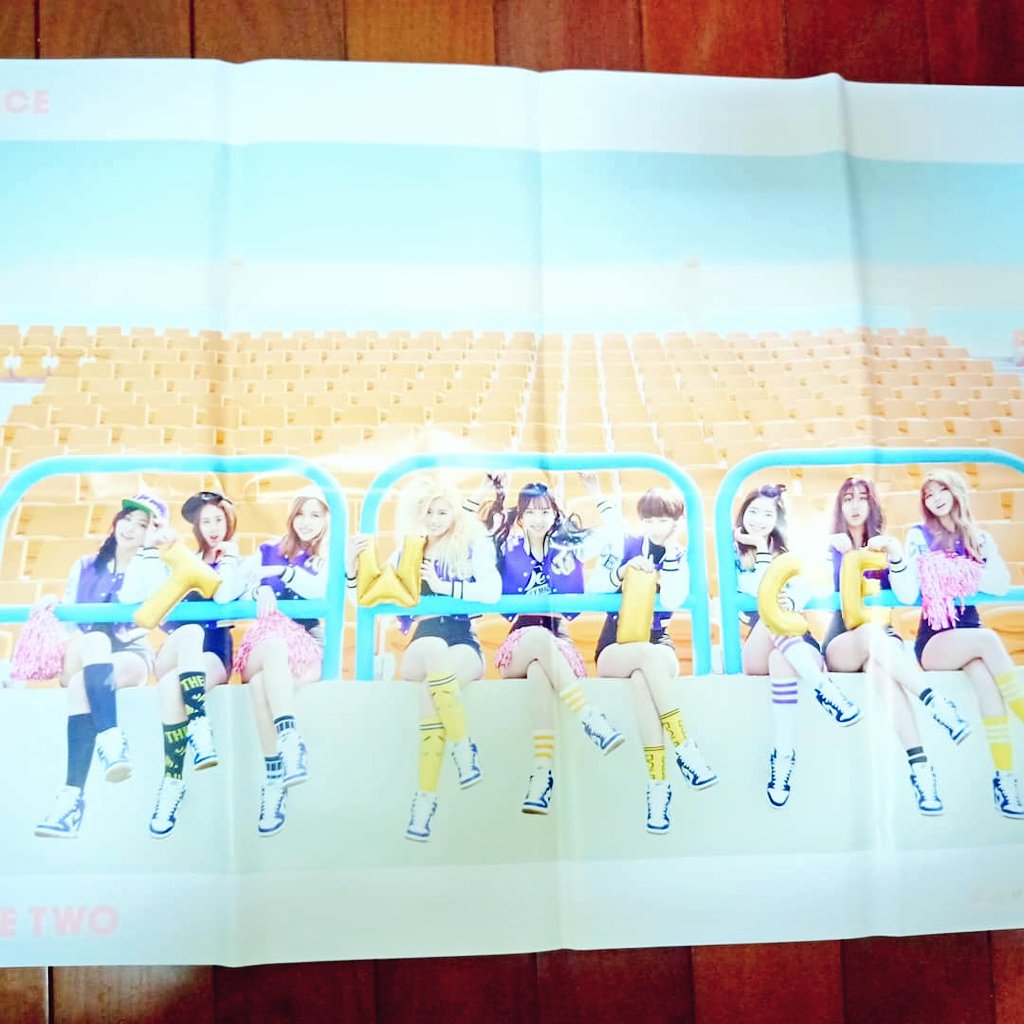 small_snail985's tweet photo. 🍭開箱第二張迷你專輯
《PAGE TWO》
1. CHEER UP
2. Precious Love
3. Touchdown
4. Tuk Tok
5. Woohoo
6. Headphone
7. I'm Gonna Be A Star
#twice #cheerup #pagetwo #albumunboxing #nayeon  #jungyeon #momo #sana #jihyo #mina #dahyun #chaeyoung #tzuyu https://t.co/DoxSG2LVql