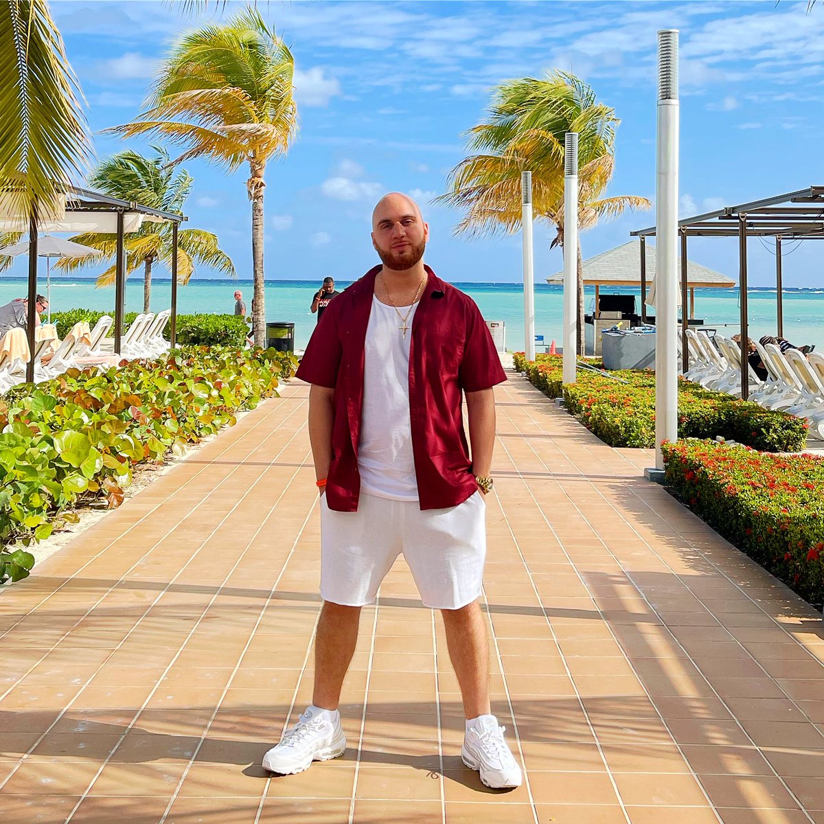 DRymez's tweet photo. Good Morning From Jamaica! 🇯🇲☀️ Today We’re Going Bob Marleys House &amp; The Blue Hole. 🌅❤️🌴

Cc. @DJShaan_Official 📸

#Jamaica #RiuReggae #BobMarley #MontegoBay #Holiday #Vacation #LetsGetIt https://t.co/rDIrlKjCJO