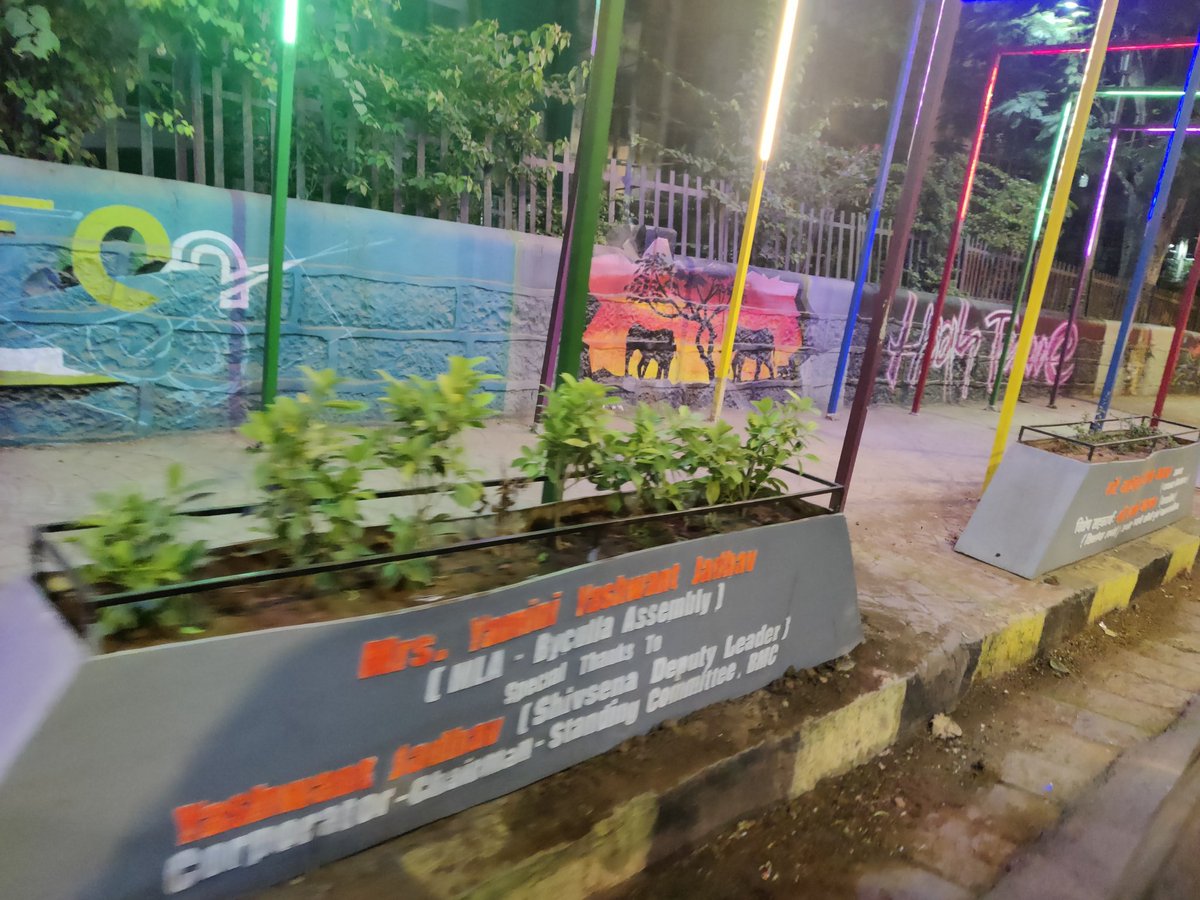 lararebel's tweet photo. Hey @mybmc why is Yamini Jadhav's name all over #mazgaon? Is this a #ghajini type situation? Cos I'm sure all this ugly 'beautification' was paid for by the taxpayer not her. https://t.co/sR8gwFtwHX