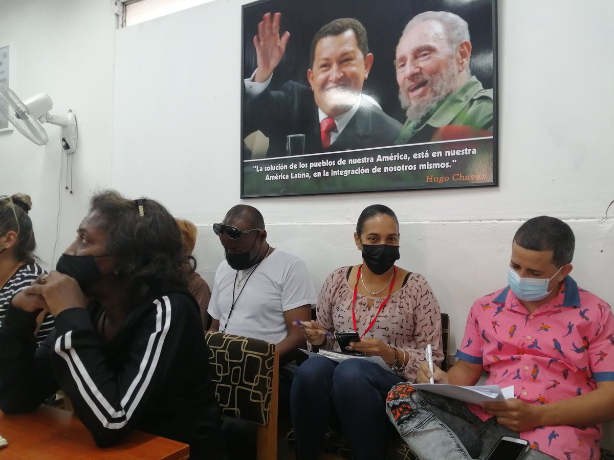 CubaONEI's tweet photo. La directora de difusión, Mirta Ramirez y la Jefa de Comunicación, @EveLopezLeon, participan en Consejo de Dirección de la @onei_lahabana. Se discuten temas sobre la elaboración de los anuarios municipales, la captación del #SIEN y #SIET, los trabajos del Censo y la #ENF2022. https://t.co/BGFsyvPcbp