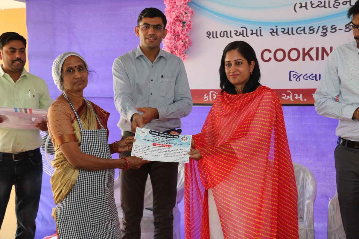 collectorcu's tweet image. આજ રોજ તાલુકા શાળા -૧ ખાતે પ્રધાનમંત્રી પોષણ શક્તિ નિર્માણ (પી. એમ. પોષણ) યોજના અંતર્ગત જિલ્લા કક્ષાની સંચાલક/કુક કામ હેલપર/હેલપર- કુકીંગ સ્પર્ધાનું આયોજન કરી વિજેતાઓને ઈનામ વિતરણ કરવામાં આવ્યું.@PMOIndia @CMOGuj @pkumarias @DCsofIndia @BureaucratsInd