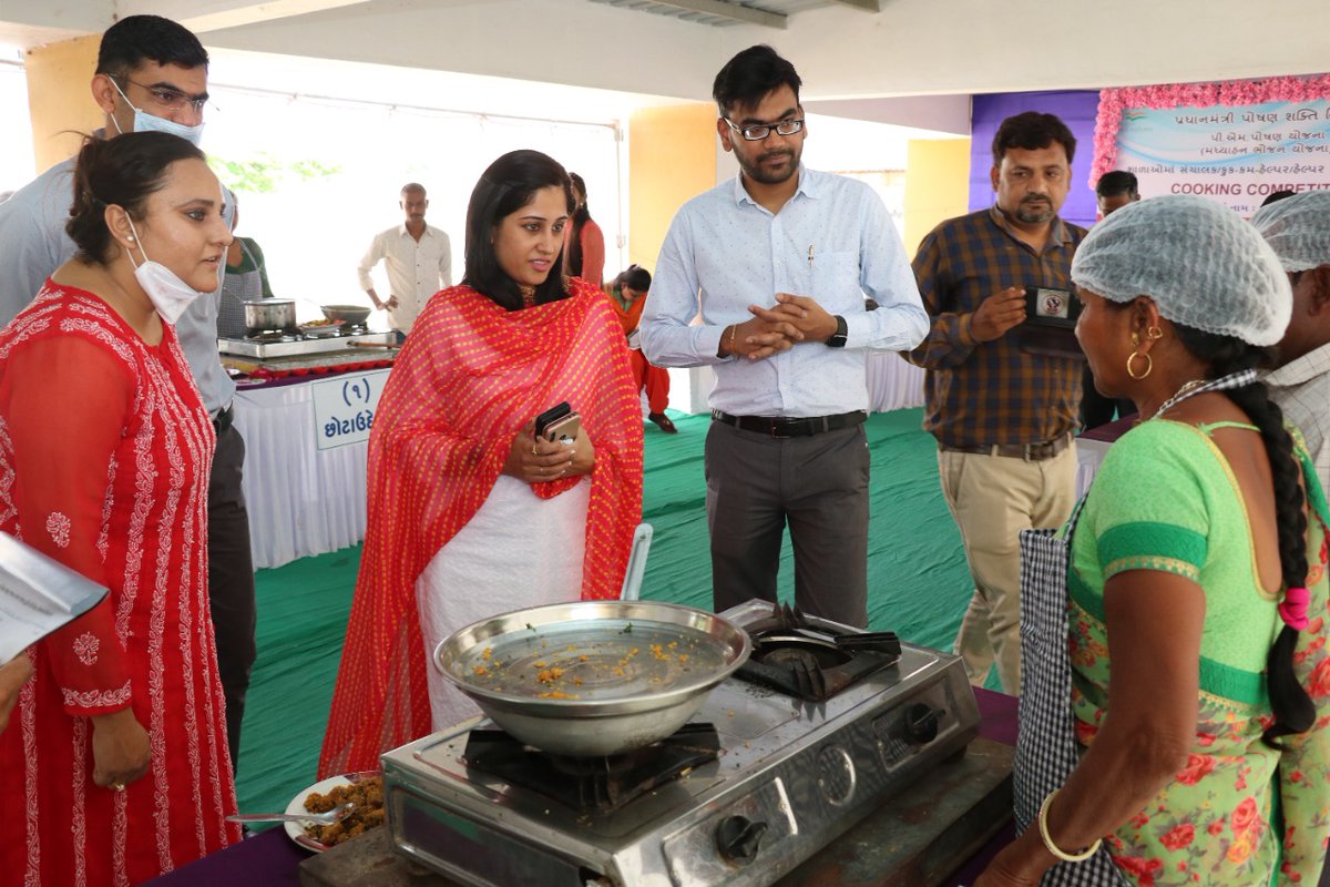 collectorcu's tweet image. આજ રોજ તાલુકા શાળા -૧ ખાતે પ્રધાનમંત્રી પોષણ શક્તિ નિર્માણ (પી. એમ. પોષણ) યોજના અંતર્ગત જિલ્લા કક્ષાની સંચાલક/કુક કામ હેલપર/હેલપર- કુકીંગ સ્પર્ધાનું આયોજન કરી વિજેતાઓને ઈનામ વિતરણ કરવામાં આવ્યું.@PMOIndia @CMOGuj @pkumarias @DCsofIndia @BureaucratsInd