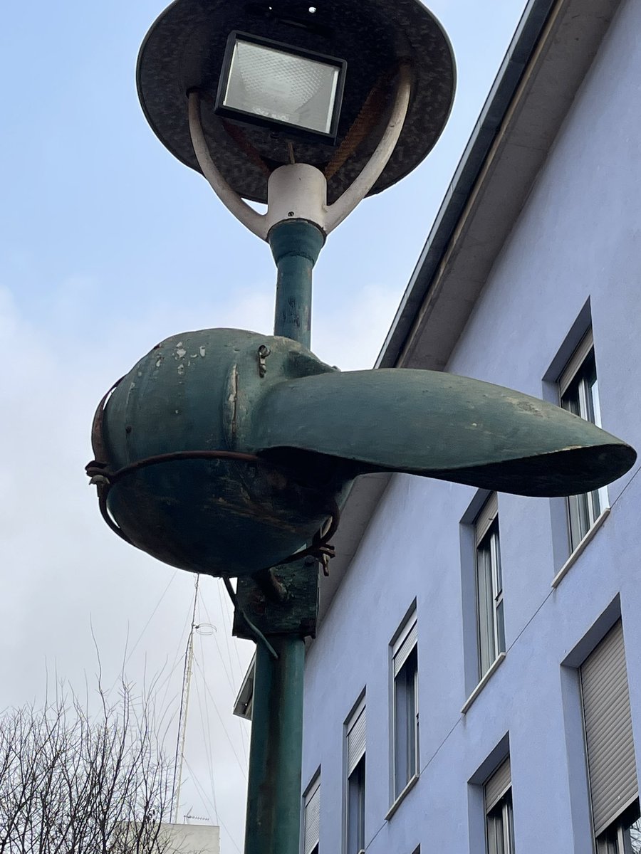 Estás Fallas estuve en la terraza del refugio en Valencia y me quedé helado al ver estos artefactos: sirenas que avisaban de bombardeos…parecían fruto de un pasado irrepetible… verdad?