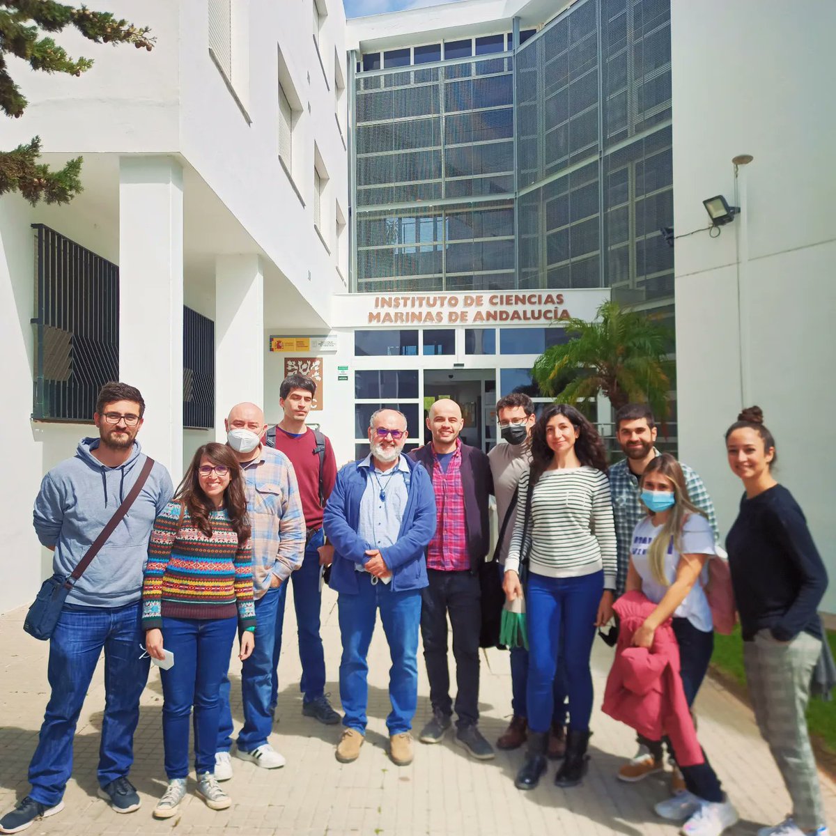 IBYDAazul's tweet photo. Hoy el instituto #IBYDA ha visitado las instalaciones del Instituto de Ciencias Marinas de Andalucía (@ICMAN_CSIC) en Cádiz. 🌊

Allí hemos podido intercambiar aprendizajes e inquietudes y nuestr@s técnic@s han ampliado sus conocimientos sobre el cultivo de microalgas 🧪. https://t.co/vsmlWjfpxe
