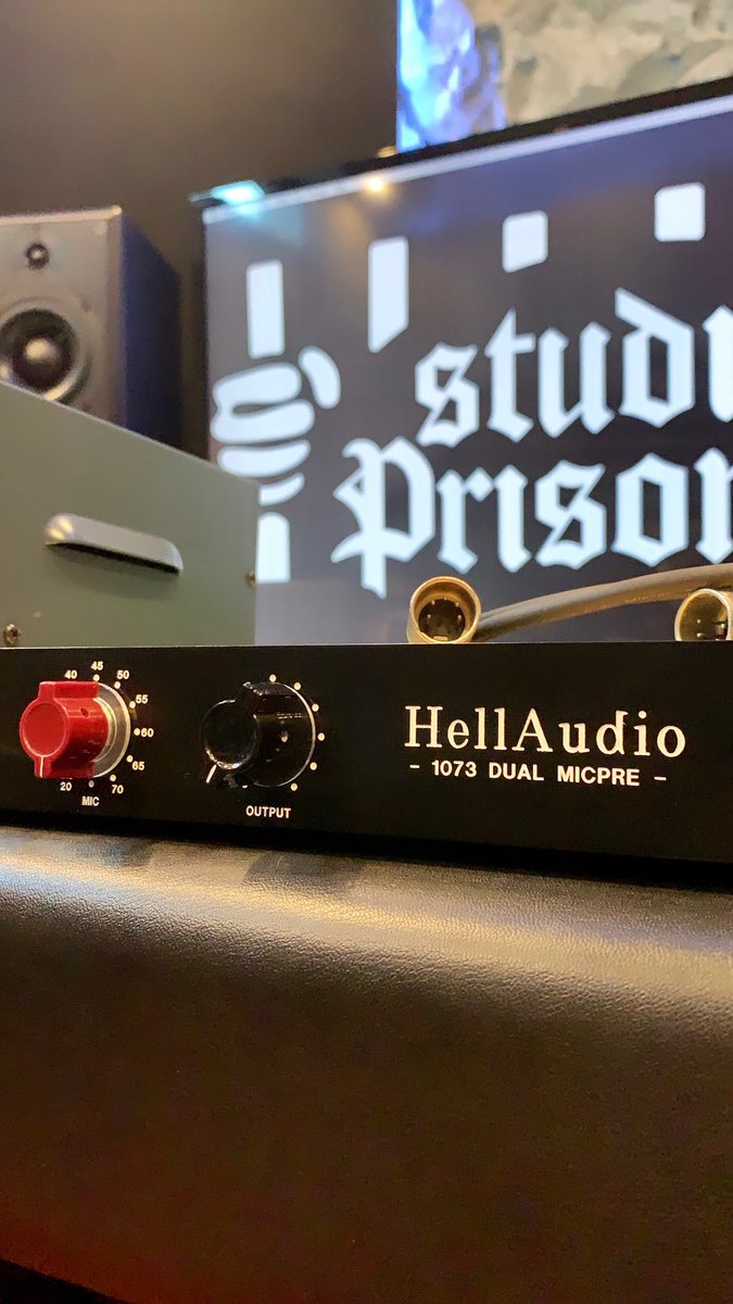 HiroMETALSAFARI's tweet image. 某社の1073を跡形もなくリモデルして漢のMETAL仕様に仕上げて頂きました。
余計なもの一切排除で音質全振り。Black plateも狙い通り。
アンプ交換が肝だったようです。電源も完全ディスクリート化。

サウンドはノクブラの新作やこれから出す作品を是非チェックして下さい！HellAudio最強です！