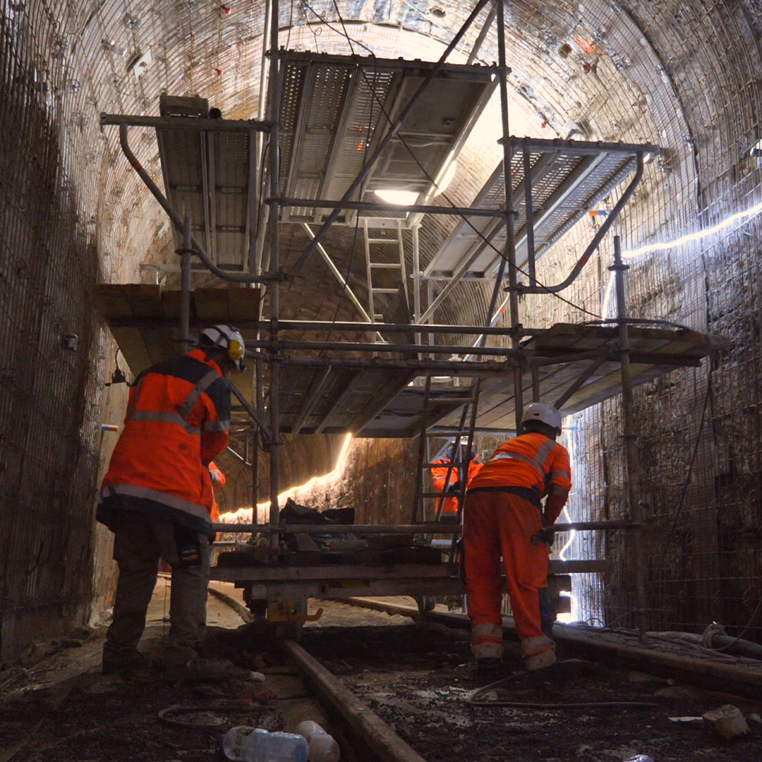 Découvrez notre intervention dans le Tunnel de Lachenoy (#doubs) en visionnant le reportage #Video  sur notre chaîne #YouTube 
#uretek #ferroviaire #resineexpansive #reportagevideo