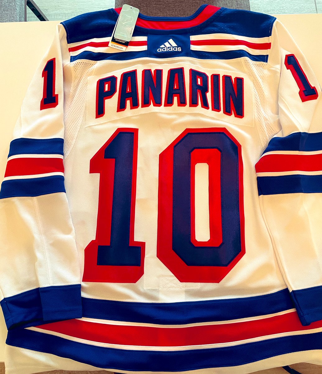 NYRANGERS_87's tweet photo. New York Rangers Gameday Giveaway! If Panarin 🍞 scores a goal tonight, this Authentic Jersey will be given away. Follow &amp; Like/Retweet My Pinned Tweet to be considered! #NYR #NHL #MLB #Yankees #Mets #HockeyTwitter #MarchMadness https://t.co/AqnOLsV4Ob