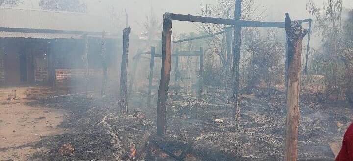 KhuuWah's tweet photo. SAC stationed in NaunggyiAi,Ayardaw Tsp,used civilians as human shields &amp; set fire to 3homes in Parami village. UNyuntShwe,67,was #BurntAliveByJunta after suffering a stroke &amp; being unable to flee. #2022Mar29Coup #WhatsHappeningInMyanmar #WarCrimesOfJunta  https://t.co/5iW2Dg0P8S