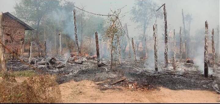 SAC stationed in NaunggyiAi,Ayardaw Tsp,used civilians as human shields &amp; set fire to 3homes in Parami village. UNyuntShwe,67,was #BurntAliveByJunta after suffering a stroke &amp; being unable to flee. #2022Mar29Coup #WhatsHappeningInMyanmar #WarCrimesOfJunta