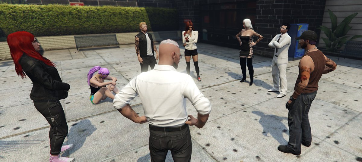 Syndor_'s tweet photo. Bonding with friends, making deals with the devil and jumping off Chiliad. Tonight was a good night in @EntityRP https://t.co/67O2wBfqxF