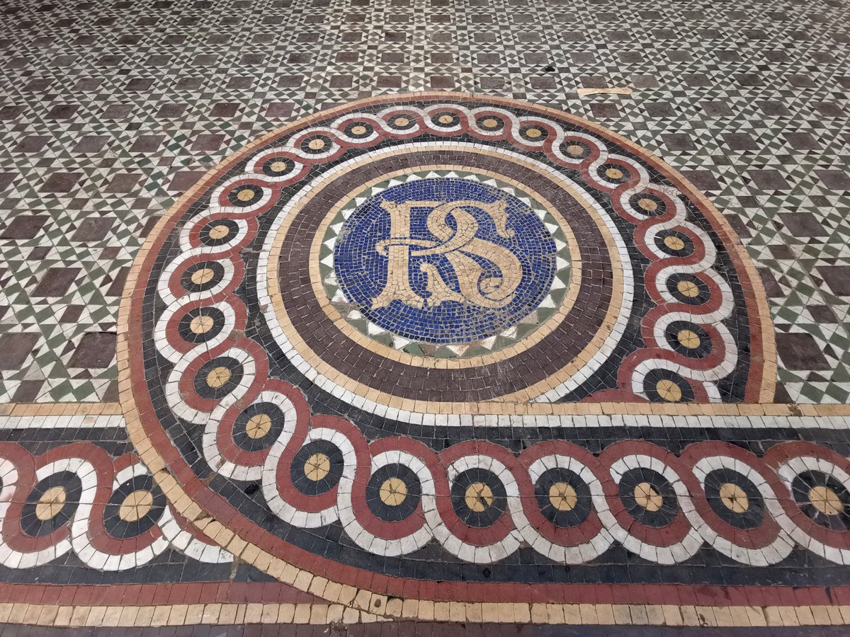 staffswayman's tweet photo. For #TilesOnTuesday 👇
#KeeleHall
#Staffordshire https://t.co/wOPVUUtvDG