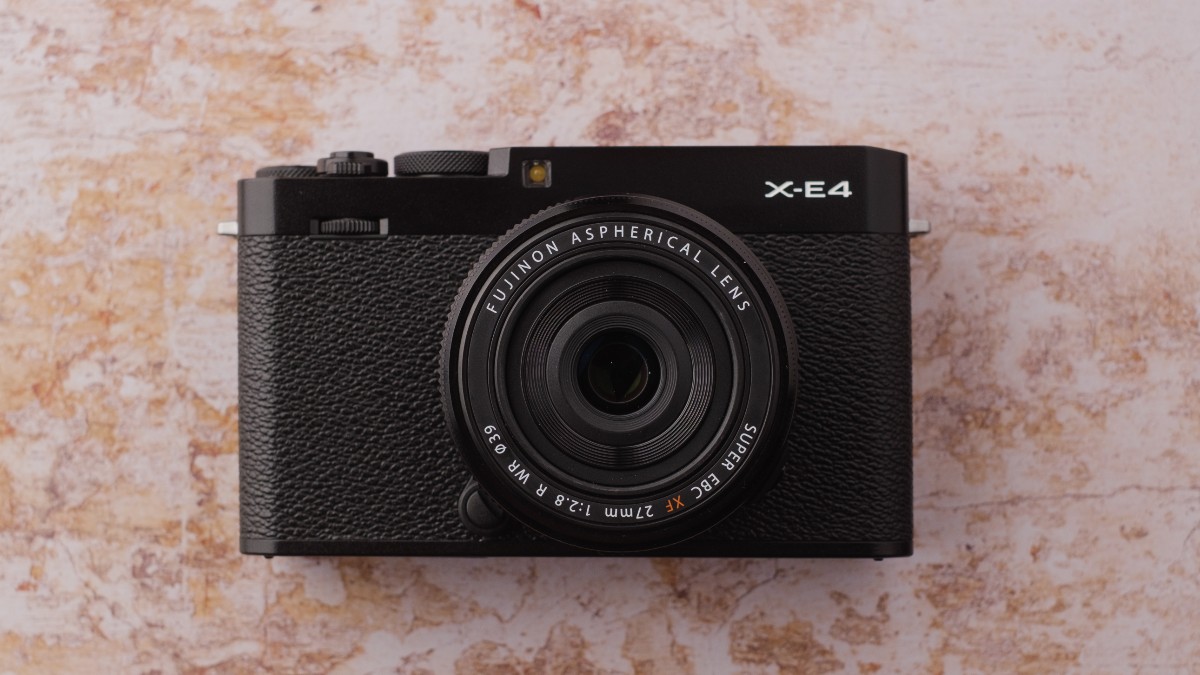 Loan our camera and lenses FREE for 4 days this Easter!📸🐰

An extra 2 days to test run our X Series or GFX products! Select Friday 15th - Monday 18th April when booking and your kit will be delivered and collected around the bank holiday period.

👉fujifilm-loan.com