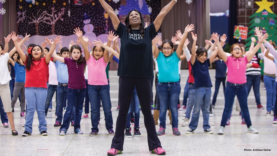 txcomptroller's tweet photo. .@LAndersonBallet joined the @HoustonBallet in 1983 and became the first African American promoted to principal dancer in 1990. She received the Texas Medal of Arts from the @txculturaltrust and had her pointe shoes placed in an exhibit at the @NMAAHC. #WomensHistoryMonth https://t.co/Mfg3ZIzbye