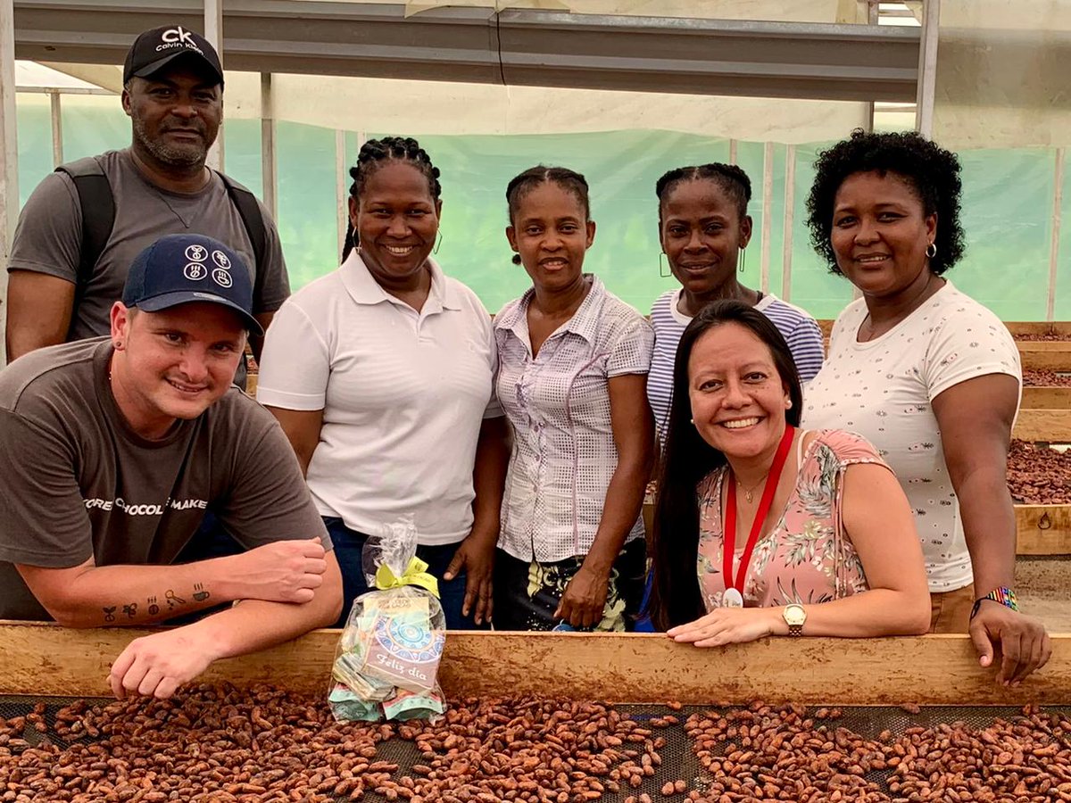 ICCOLatam's tweet photo. Estuvimos junto a @Color_Cacao en #Tumaco conociendo e inspirándonos con el cacao de Afromuvaras, Asopalmira y Agrofronteras. En el #ProgramaRutasPDET seguimos conectando a asociaciones cacaoteras con clientes potenciales para llevar nuevas experiencias a amantes del #cacao https://t.co/Hvh6W0t8Kx