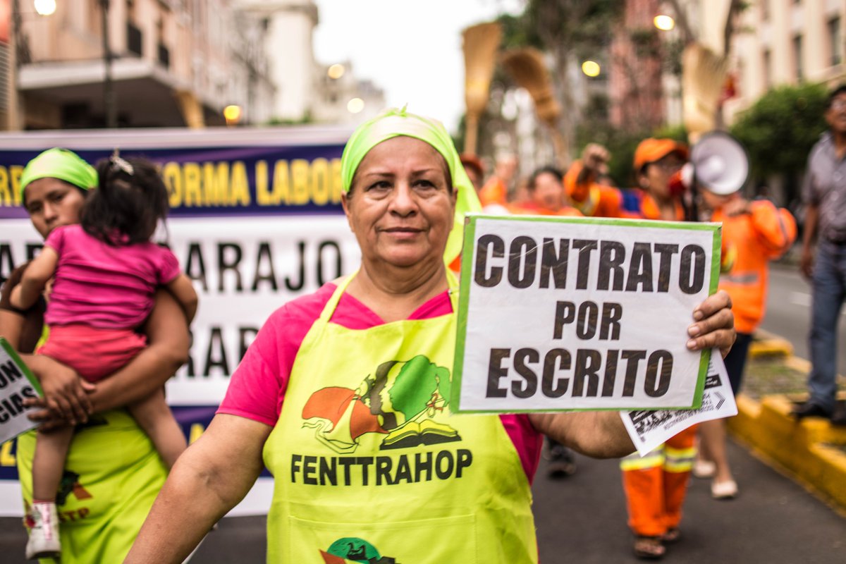 fenttrahop's tweet photo. #DíaDeLasTrabajadorasDelHogar #ConTratoDigno
La Ley31047 reconoce derechos, sin embargo además de desvalorización,hay alto desconocimiento de sus herramientas. Según @MTPE_Peru solo hay 2771 contratos registrados en su aplicativo, ni el 1% del sector, esto debe mejorar ya! https://t.co/cl66odDcqx