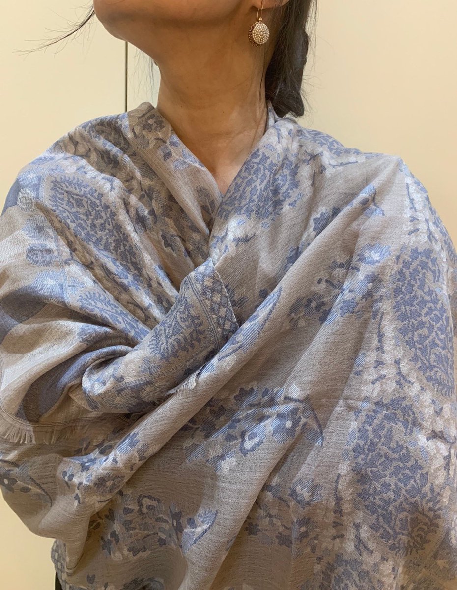 amicaSstudio's tweet photo. Super Soft /light Weight Kanni Weave cashmere pashmina feel grey blue shawl scarf perfect spring scarf #allseasons #mothersdaygift #womenshawl #indianshawl https://t.co/qSe5QT6oKK
#springcollection #indianluxury #etsyshop #worldwideshipping #shopping #onlineahopping https://t.co/0F8x4Q2htC