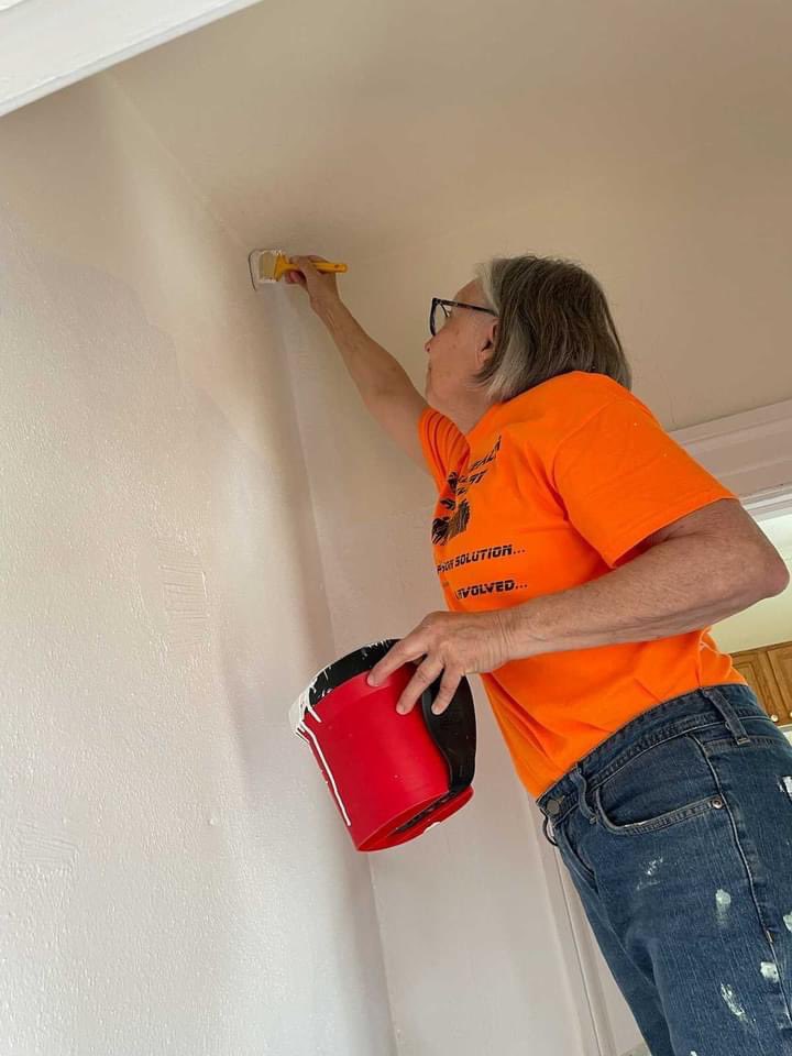 sbcalumnae's tweet photo. Thank you to the 13 alumnae &amp; friends who came together for a Sweet Work Weekend. Projects included: planting, raking, mulching, power washing, and painting.  Registration for Sweet Work Weeks this summer (7/22-8/7) opens tomorrow! #SweetWorkWeeks #SweetBriarAlumnae https://t.co/BDDceWL7NS