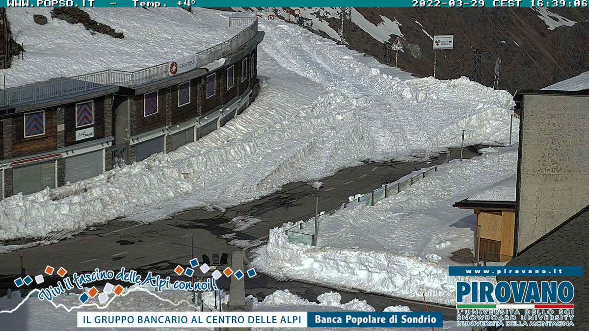 ammattipyoraily's tweet photo. Some parts of road at summit of Passo dello Stelvio cleared of snow. However, do not really know what the point is here at the end of March. It may be snowing for another two months from now (and still in June). https://t.co/dg8lgmBg2s