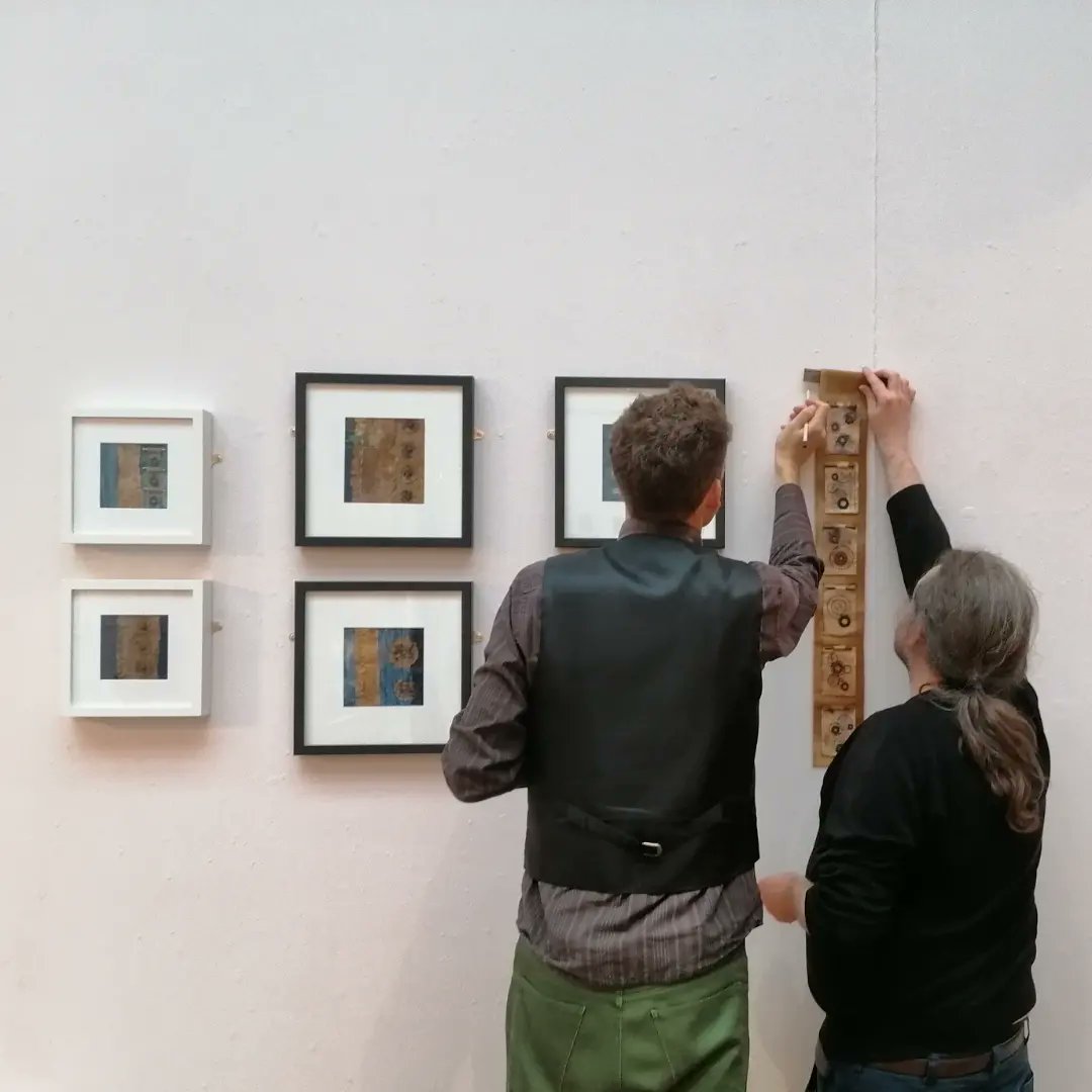 BankfieldMuseum's tweet photo. Straight from one exhibition install into the next! Stitch Meets Print opens this Friday in Bankfield's Main Gallery. 
#exhibition #install #stitch #print #bankfield #gallery #textileart https://t.co/VqSw8wQ6Kb