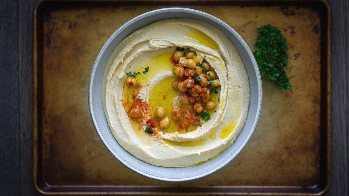 TheBigSwich's tweet photo. Hummus lovers, have you tried our Hummus bi Tahini recipe yet?⁠
⁠
This recipe reflects a more authentic hummus with a stronger tahini presence, unlike most North American recipes. 😋 You've got to try it!
⁠
Get our Hummus bi Tahini recipe: https://t.co/LYJVVFSfwN https://t.co/YIPHVVGjUi