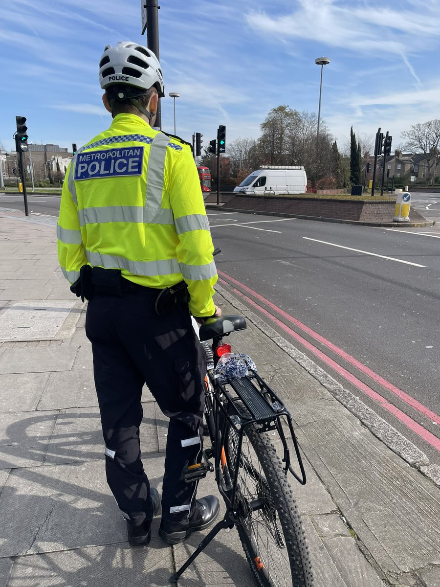 Your Safer Neighbourhood Team were out and about on the ward today keeping an eye out for individuals causing ASB. #leabridge #metpolice #hackney #neighbourhoodpolicing