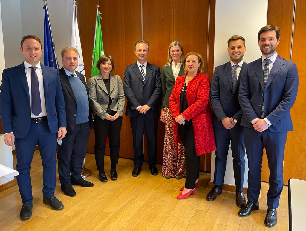 serracchiani's tweet photo. La Delegazione della Confindustria italiana presso l’Unione europea è presente a Bruxelles dal 1958 ed è la più antica. Dà supporto alle molte imprese impegnate in programmi finanziati dalla Ue 🇪🇺 https://t.co/ZaGWAM5b7N