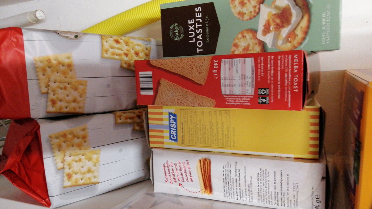 Wie doet er altijd boodschappen met een lijstje en wie zonder boodschappenlijstje?
In mijn hoofd.. De toastjes zijn bijna op. *hup. Pak in het karretje*.
De voorraad.... Ik kan de winter (2023) nog wel doorkomen.