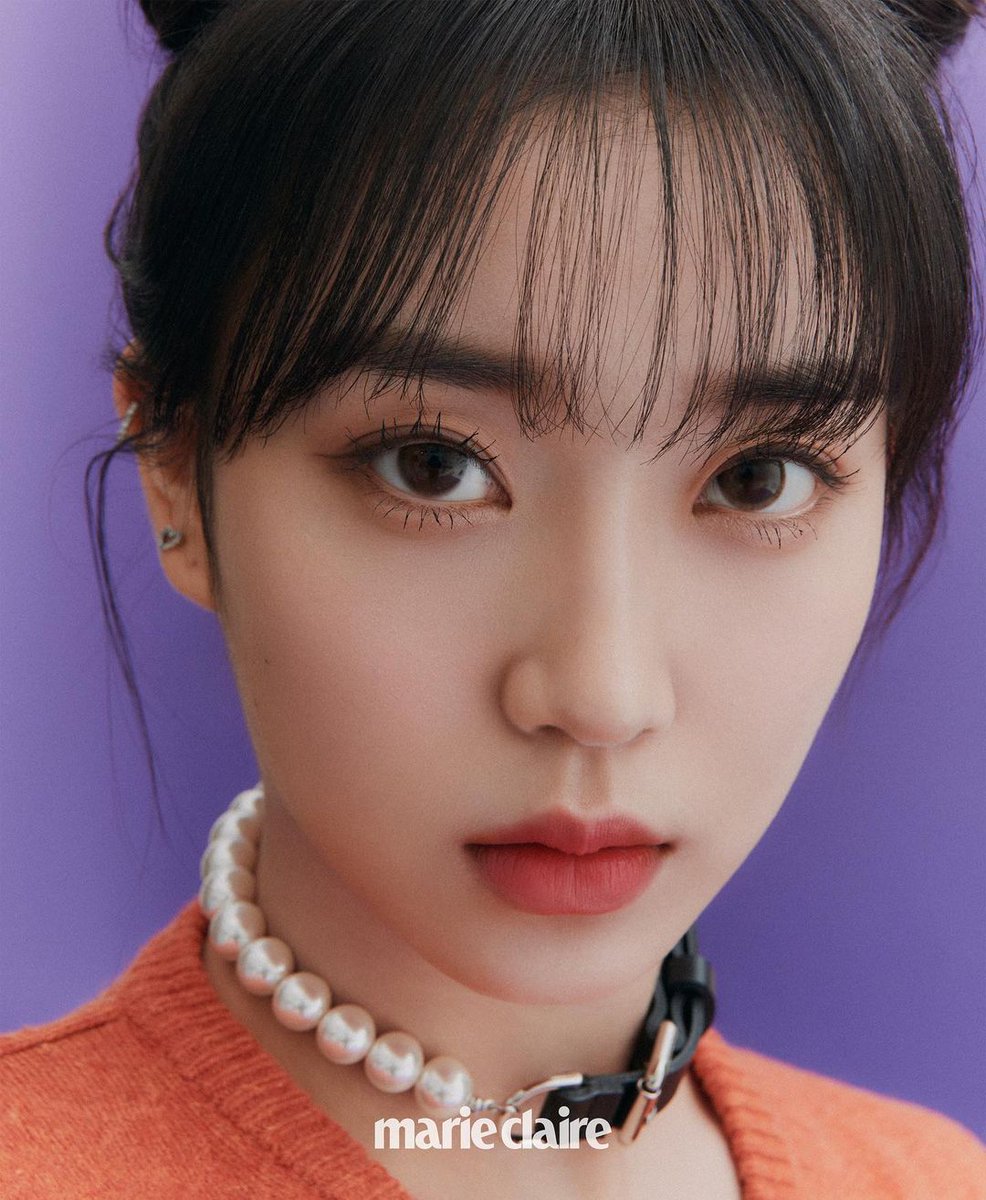 Baezumin's tweet image. This is I, the bonny lassie which get a sobriquet after the magnificent rays of charms that I astoundedly spread in between these brunette eyes of mine. After making sure that the look has no flaw around, the tangerine blouse taken the first place upon ‘attire of the week’.