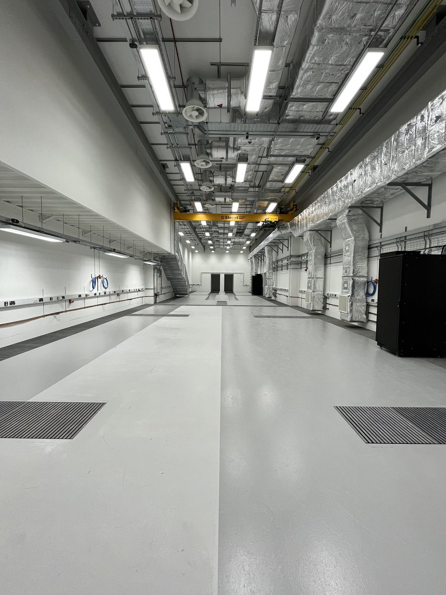 CLF_STFC's tweet image. EPAC’s experimental area 1. This room is where the laser will come in and hit its target, allowing us to do a huge range of experiments from advanced imaging to particle acceleration.