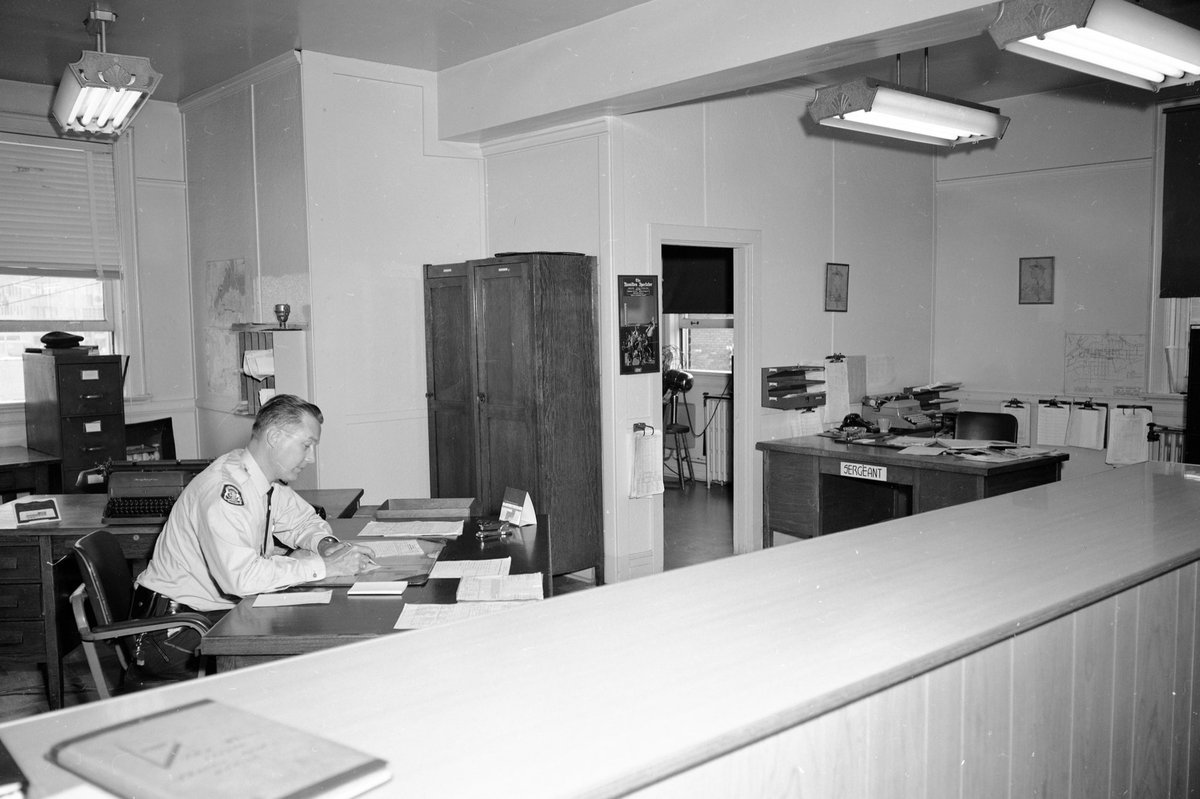 HPS_Museum's tweet photo. Old Central Front desk 1967. #HPSArchives #PoliceHistory #HamOnt #HamOntHistory #HPSHistory https://t.co/owguL2GKxj
