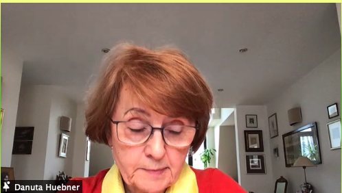 FocusEuropepl's tweet photo. "Proeuropejskie nastawienie Ukarinek i Ukrainców zostało ugruntowane" - prof. @danutahuebner
#UkraineRussiaWar #Covid_19 #EU #gospodarka
#ekonomia #podatki #YLFE #inflacja #euro https://t.co/vL8Xt9i3rG