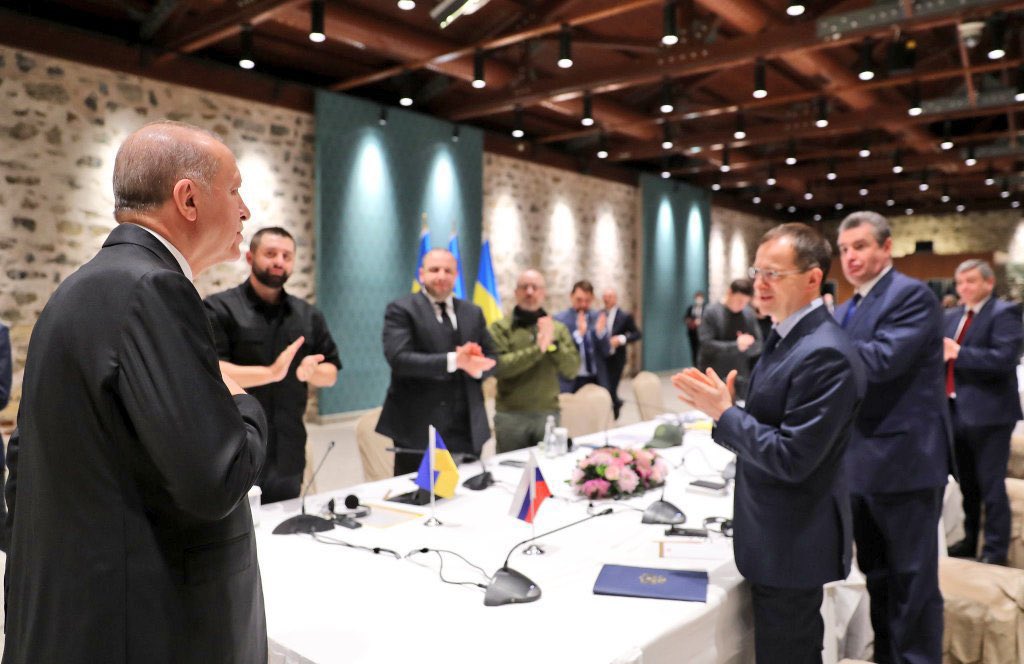 GerekAtatrk2's tweet photo. @ankara_kusu şuraya bakın ya birde alkış almış tüm Dünya gundeminde Erdoğan var yazık yazık Tüm ülke liderleri Türkiye'ye geliyor seçimde gönderip hdp ile şahlandiracagiz Vatanımızı az kaldı. https://t.co/rSJjbx5zkc