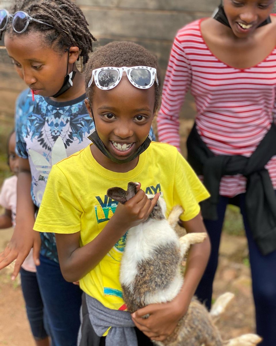 SharamaTours's tweet photo. We didn’t just sing Old Mc Donald had a farm , we actually visited a real farm and made new buddies 😃!  #kidsfarmexperience 🇷🇼 #RwOT #visitrwanda #travelwithsharama #niksaloon https://t.co/nr6EmvZztf