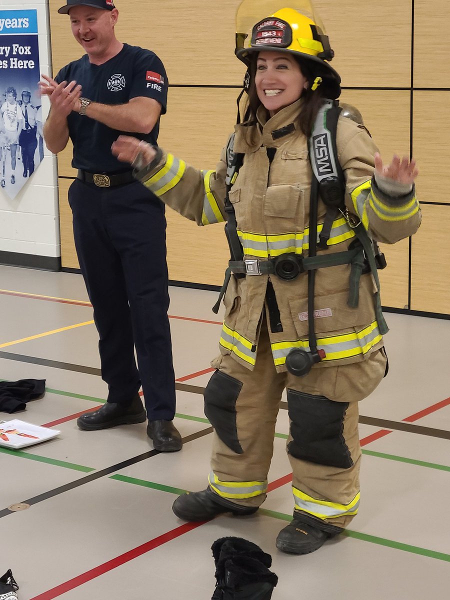 12ElbowPark's tweet photo. We had a fantastic visit from fire-fighter Adam who helped educate the students about home and fire safety.  @ElbowParkSchool https://t.co/QcofklX7xG