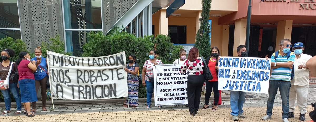 #SocioVivienda 
Se desarrolla plantón pacifico en frente de <a href="/CorteGuayas/">Corte Provincial de Justicia del Guayas</a> para exigir #AudienciaYA en caso de AP contra política de Vivienda de <a href="/ViviendaEc/">Viceministerio de Des. Urbano y Vivienda 🇪🇨</a> que vulneró Derechos Constitucionales.