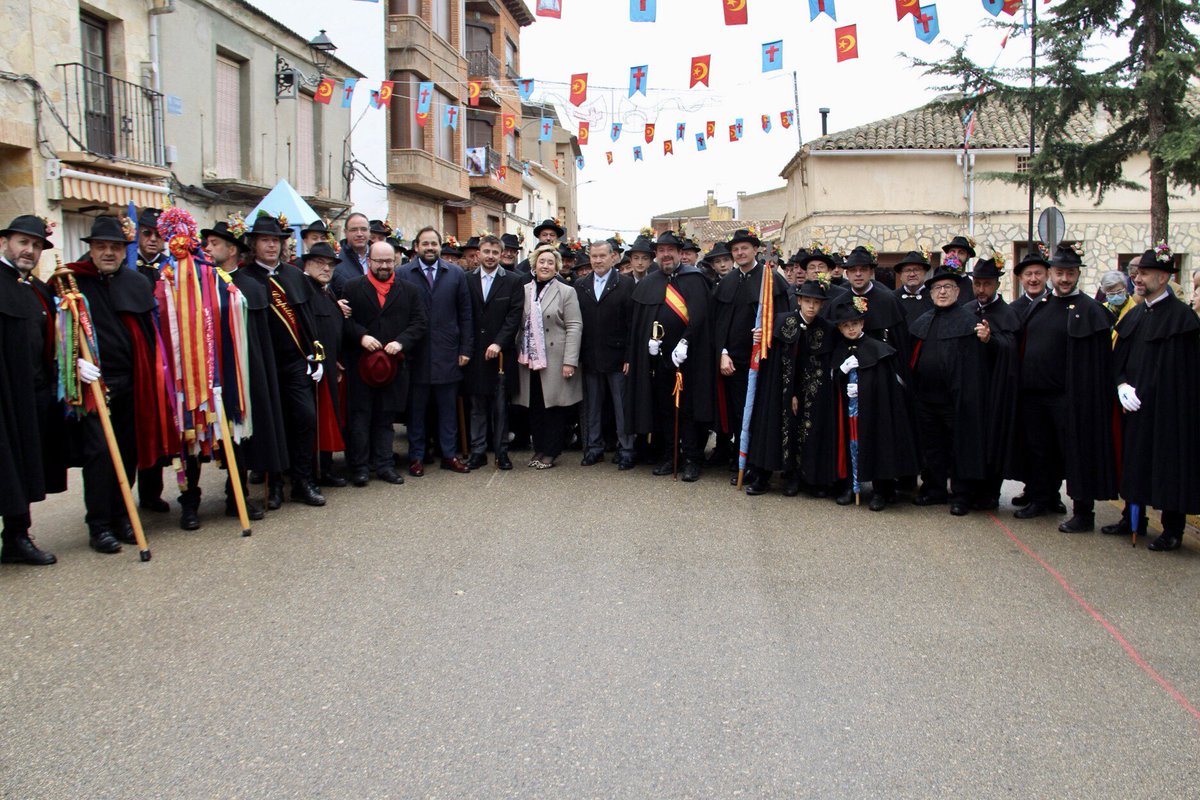 paconunez_'s tweet photo. El mantenimiento de nuestras tradiciones es fundamental para construir una región de futuro.

Hoy he podido disfrutar de las Fiestas de Moros y Cristianos de Valera de Abajo, junto a su alcalde Daniel Perez. https://t.co/qBJD9WzTHL