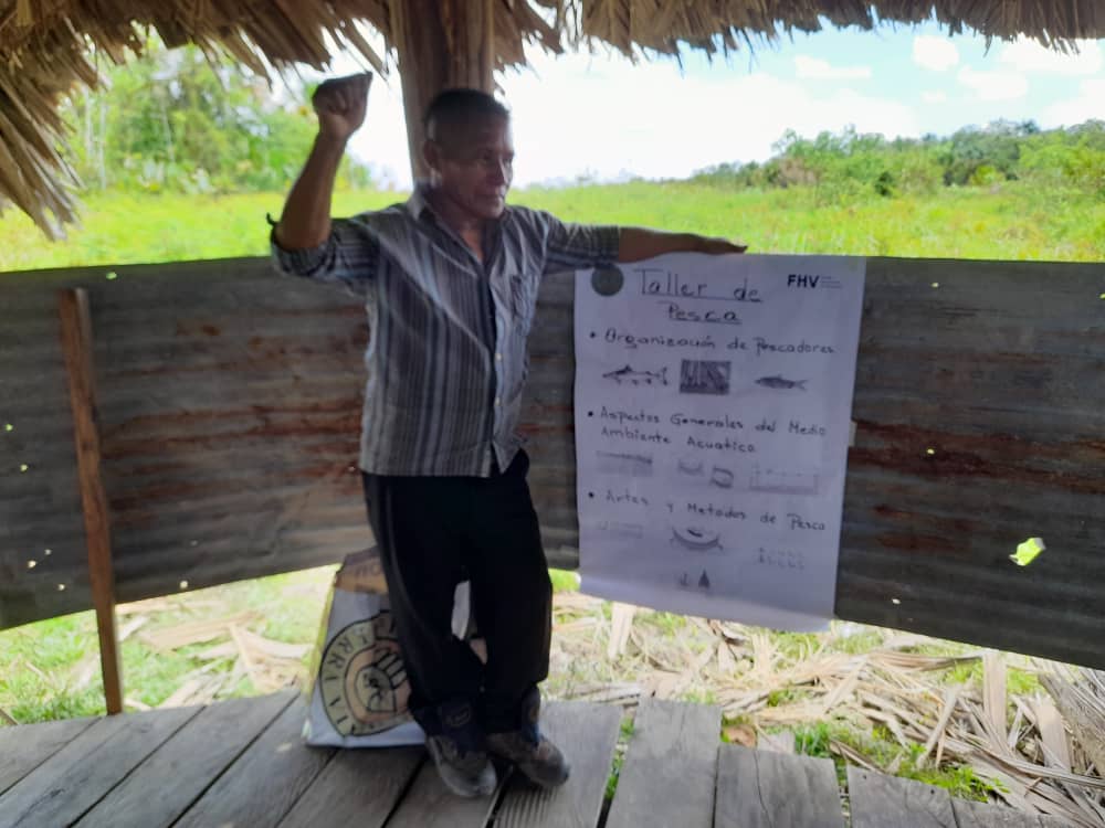 TierraVivaVzla's tweet photo. Durante una actividad organizada por Fundación Tierra Viva en el Proyecto "Agua, salud y medios de vida para comunidades warao", con el financiamiento del Fondo Humanitario de Venezuela, el pescador Luis Cabello habla sobre su experiencia de pesca y los retos en la actualidad🧵 https://t.co/o3YB8WXRGr