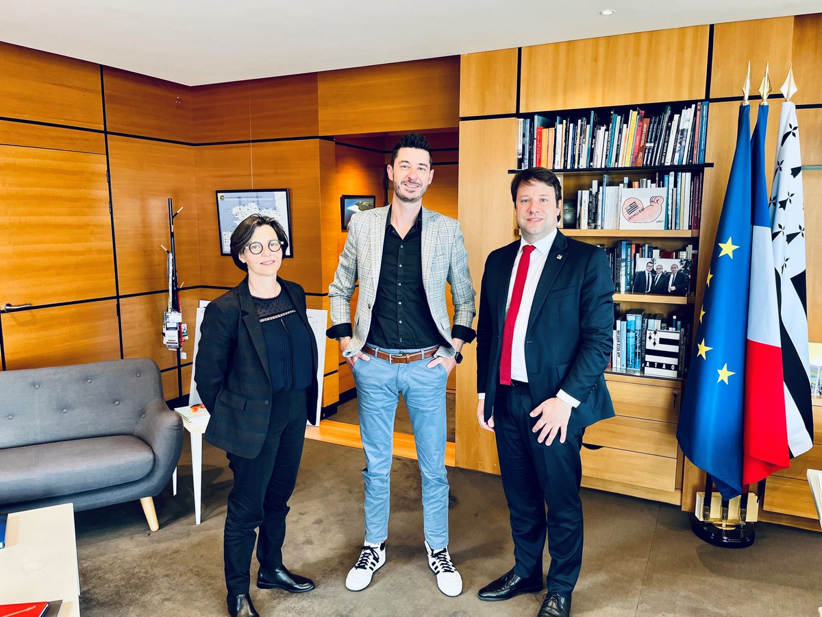 Rencontre avec <a href="/LoigCG/">Loïg Chesnais-Girard</a> et Laurence Fortin <a href="/FORTINLhour/">Laurence FORTIN</a>. Nous avons parlé de la Bretagne innovante, de RSE et de performance globale, d'agriculture, d'éco-emballages... et d'initiatives essentielles à l'avenir de notre Bretagne radieuse et effervescente !