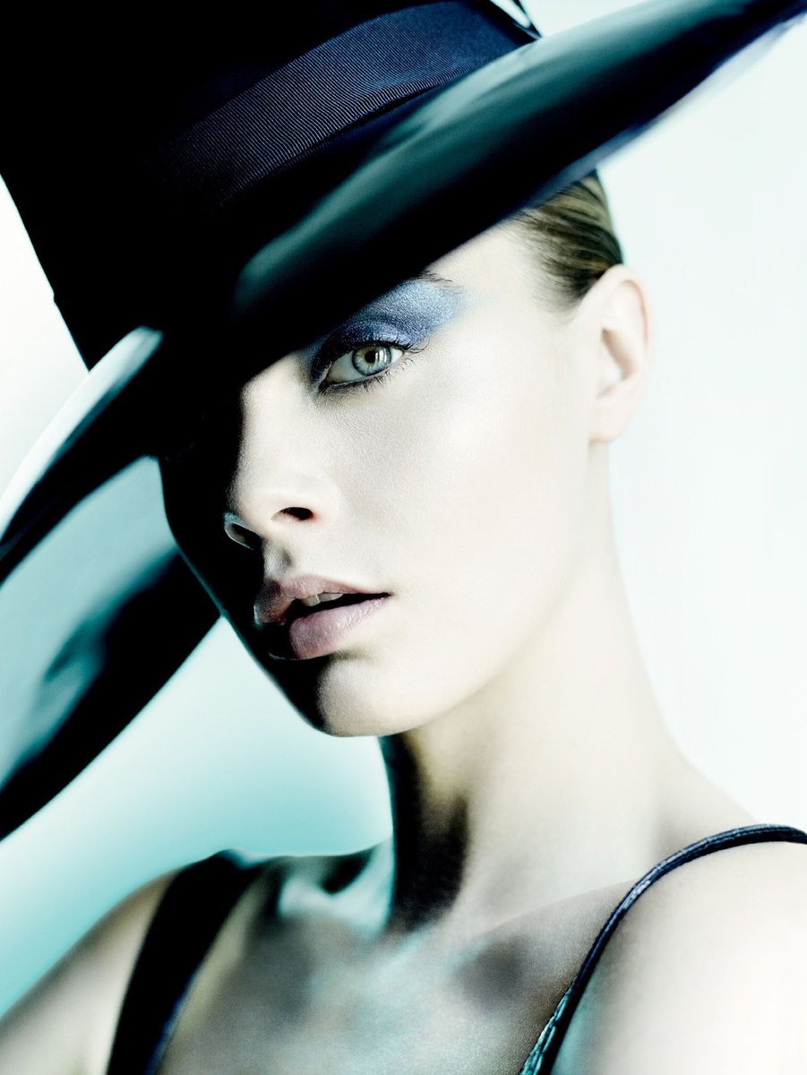 worlds_moda's tweet photo. #editorialsWM (3/3)
#ALLUREUS,
October 2014.
By #MarioTestino
⬇️More in the next post⬇️
#CaraDelevingne https://t.co/hklCabaoot