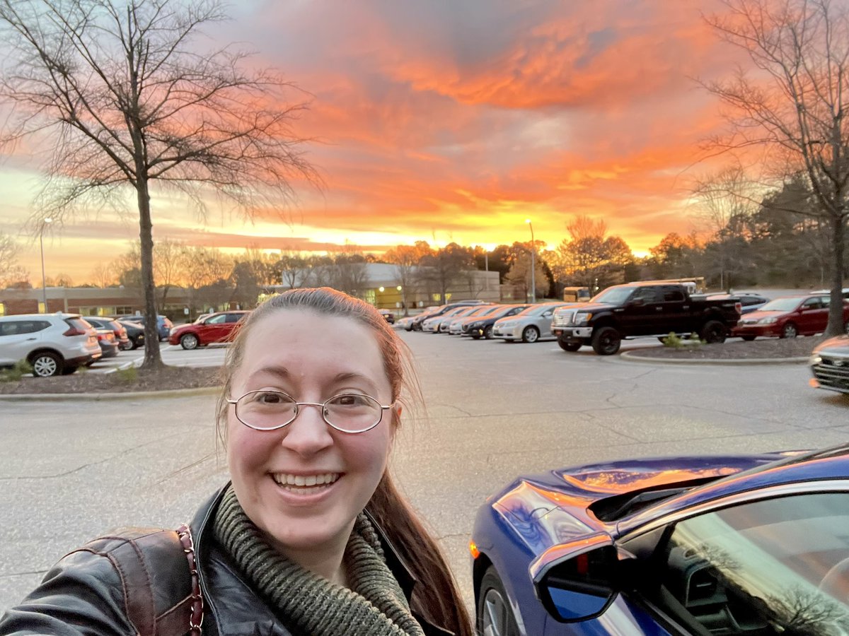 LangerMath's tweet photo. Beautiful sunrise on this frigid morning! βοΈ#StartingTheWeekOffRight #LastQuarter https://t.co/7iGm2sixcR