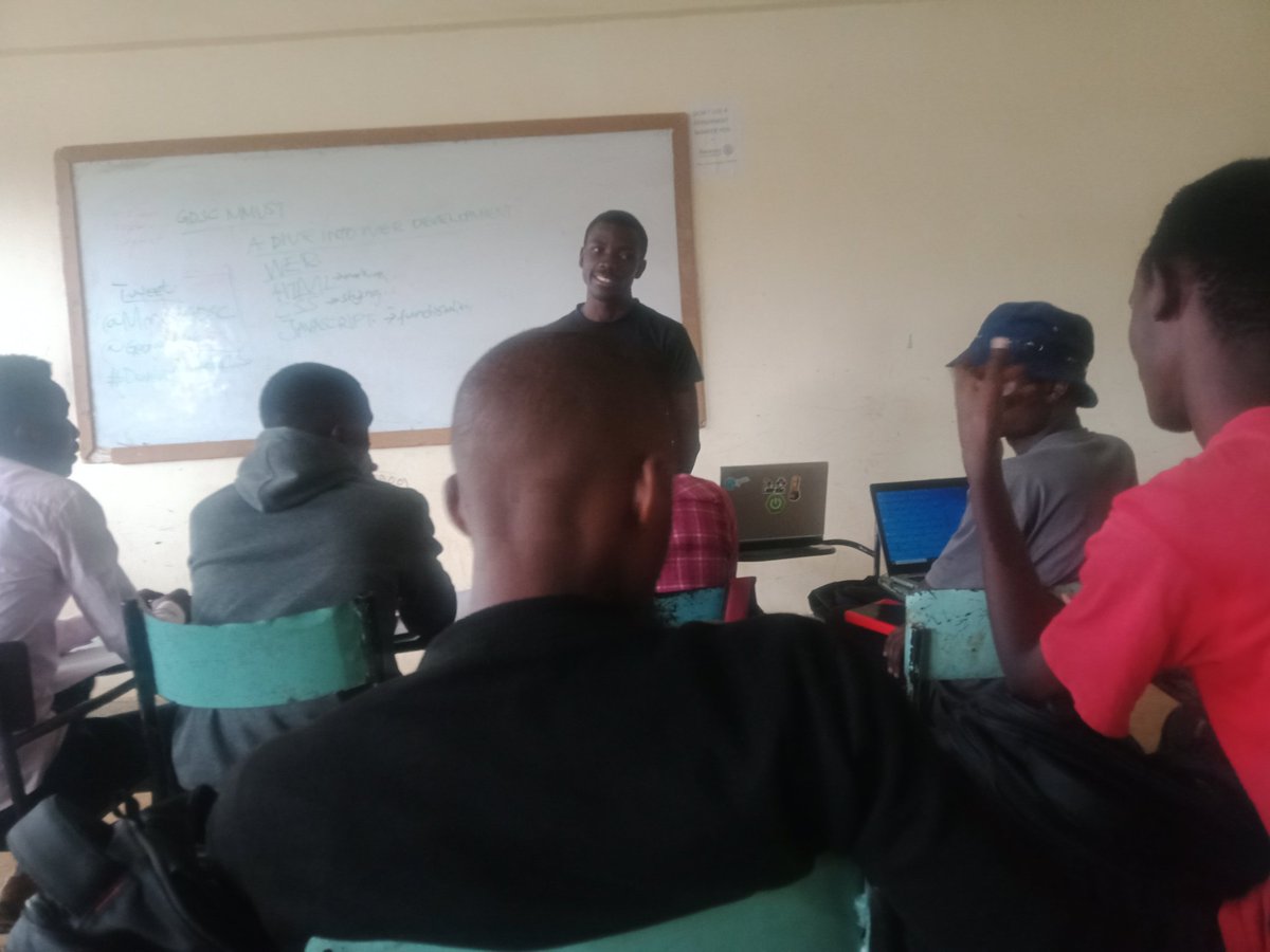 GeorgeOlivine's tweet image. Today&apos;s session was about the web and &quot;spiderman rocked it&quot; 😂😂 
#DevelopersStudentsClub
@MmustGDSC @ess_wambui