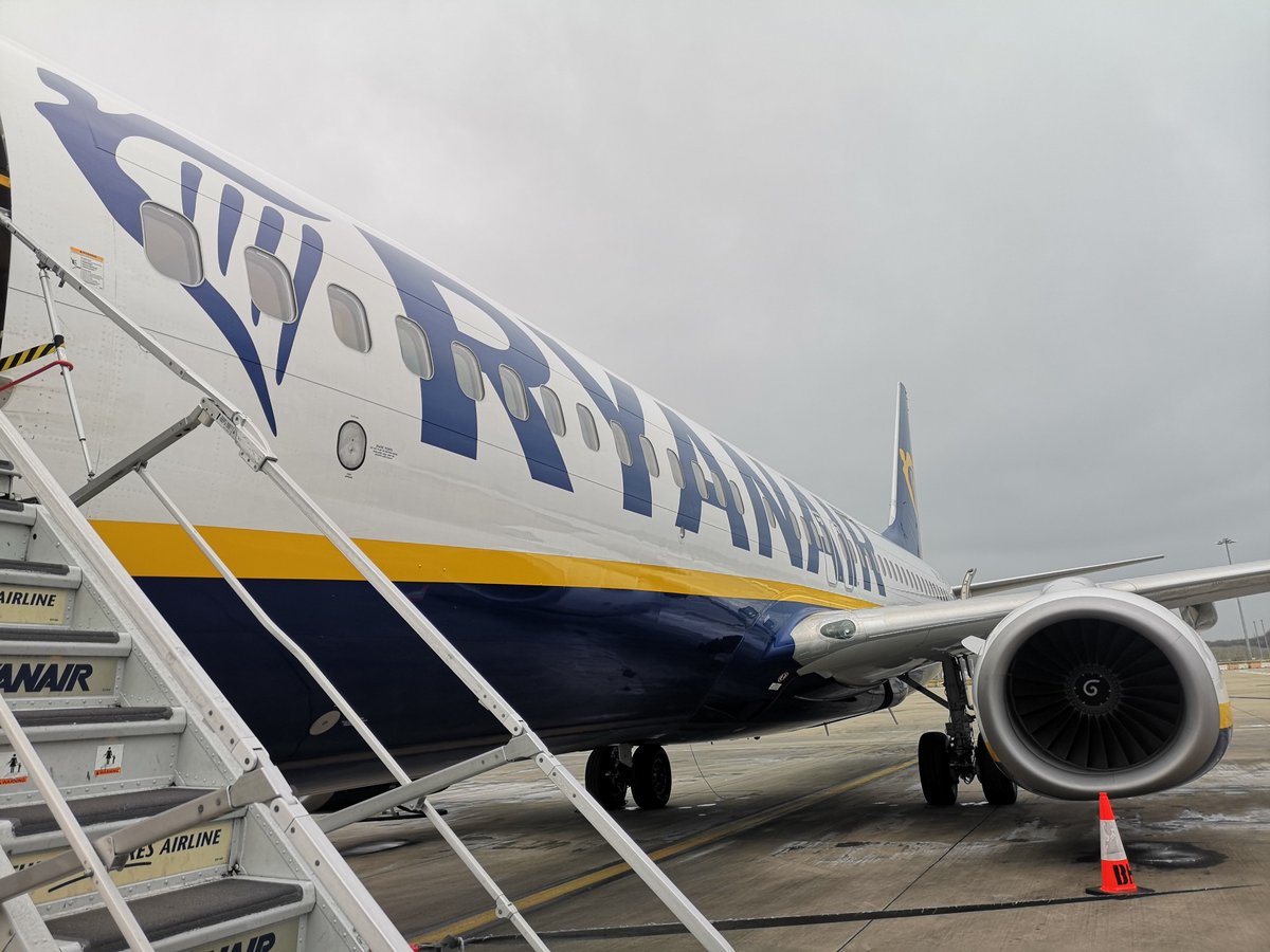 kirstenjh's tweet photo. Excited to be aboard @ryanair's inaugural flight from London Stansted to Funchal, #Madeira for the S/S season 2022 🙌🏼🇵🇹 @weather2travel #bgtw https://t.co/4We2fMVoam