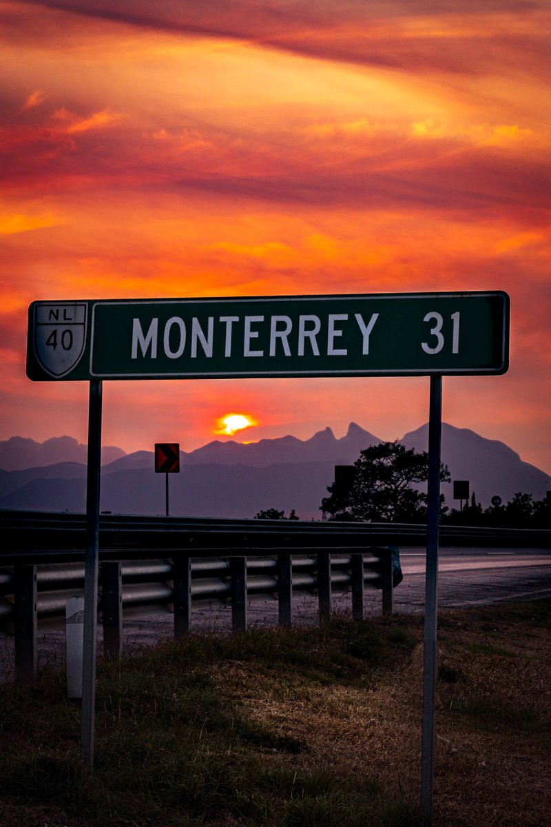Llegando a #Monterrey #regios 
El cielo así por el #IncendioForestal en Santiago #NuevoLeon Foto 26-Marzo-2022
Instagram <a href="/maga_gaga/">Maga</a>