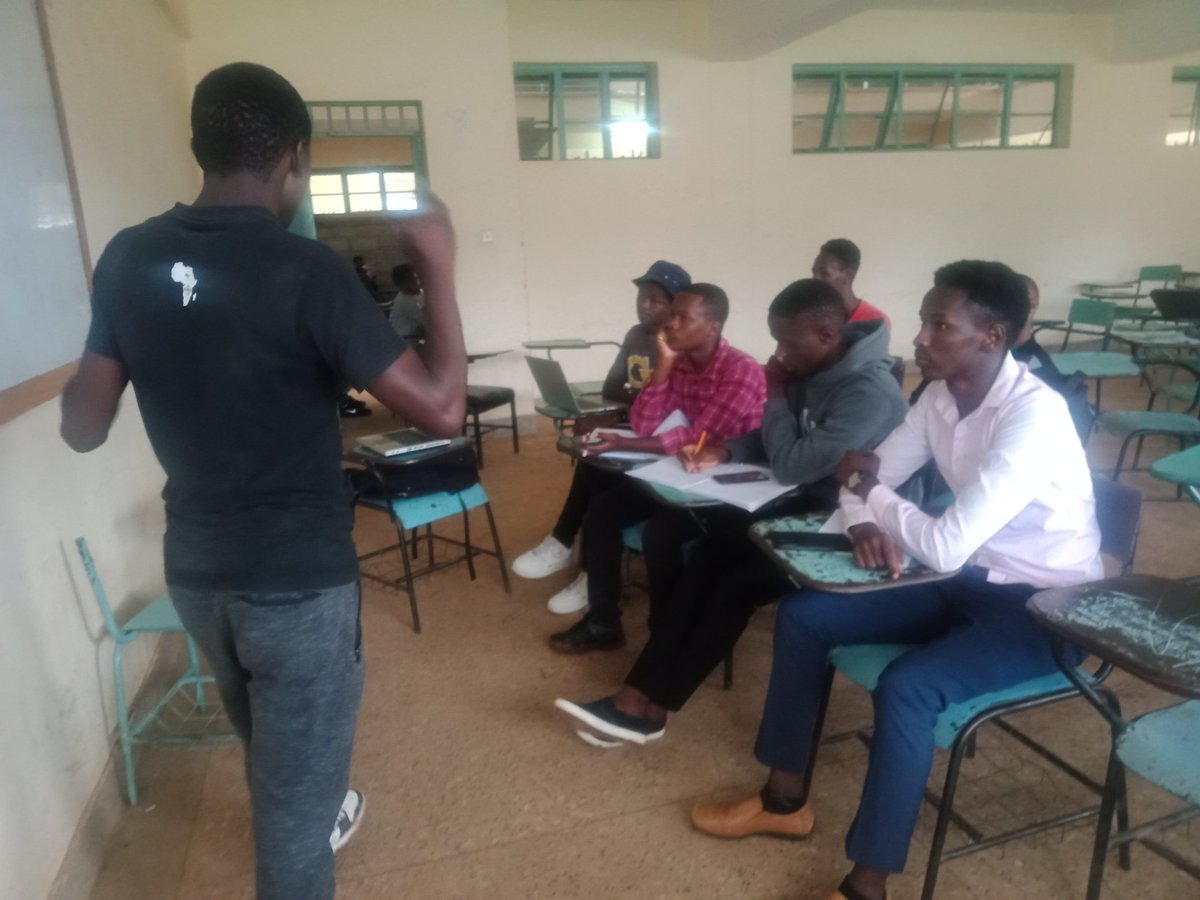 GeorgeOlivine's tweet image. Today&apos;s session was about the web and &quot;spiderman rocked it&quot; 😂😂 
#DevelopersStudentsClub
@MmustGDSC @ess_wambui