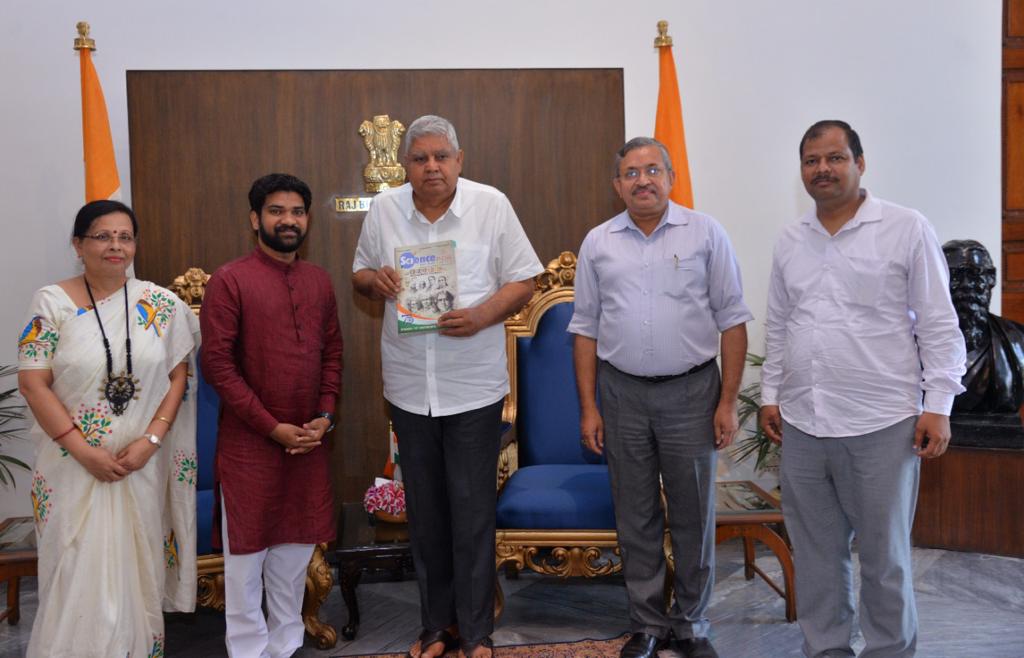 Vibha_India's tweet photo. Hon’ble Governor of WB Shri @jdhankhar1  appreciated efforts of @Vibha_India to popularise contributions of Scientist’s in Swatantrata Sangram of Bharat through @ScienceIndia_  
He Congratulated @ScienceIndia_ team for bringing the uniquely informative Collector’s Edition https://t.co/KlCNWMDP8R